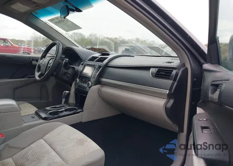 2014 Toyota Camry Le z USA, uszkodzony, nr VIN 4T4BF1FK8ER419625